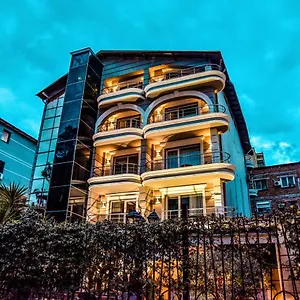 Hotel Broadway, Tirana