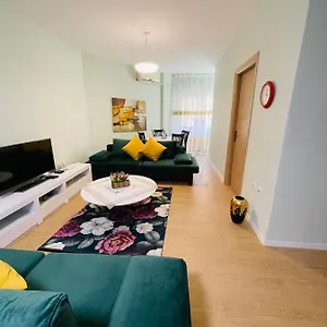 Apartment New In Center Of